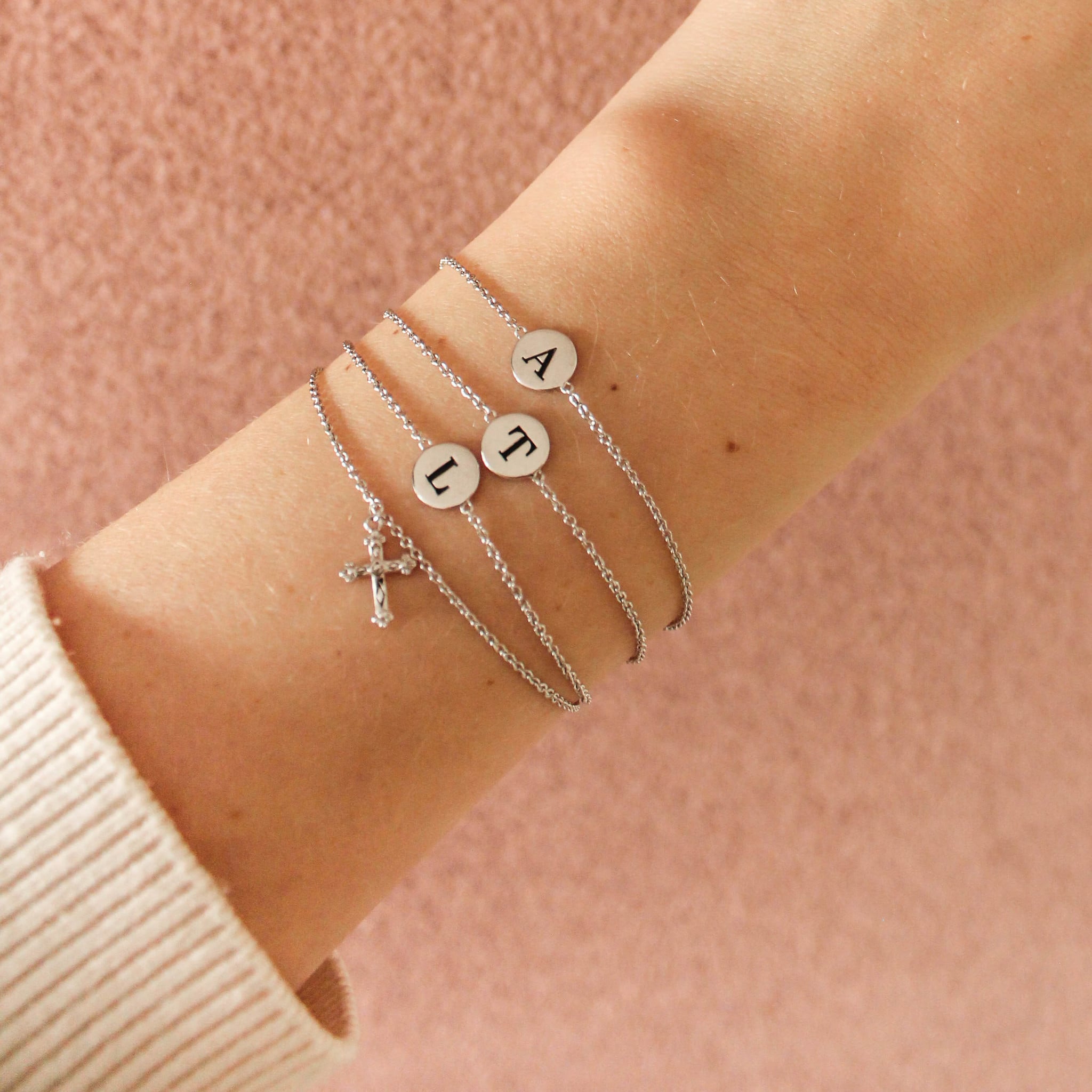 armband-met-letter-052onr-1.jpg armband met letter - Afbeelding 1